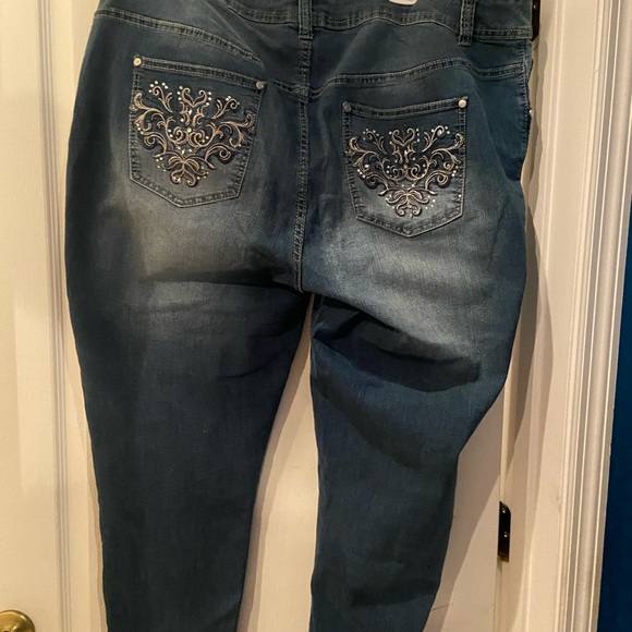 Jeans - Picture 3 of 4